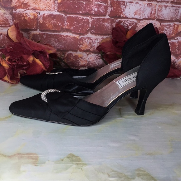 step ups Shoes - Vintage Step Up Elegant Black Satin Pumps with Rhinestone Detail